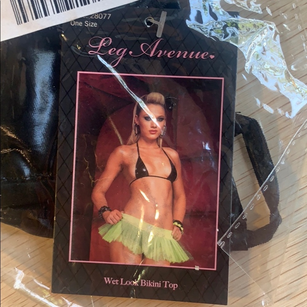 Leg Avenue: Wet Look Tiny Bikini Top One Size​